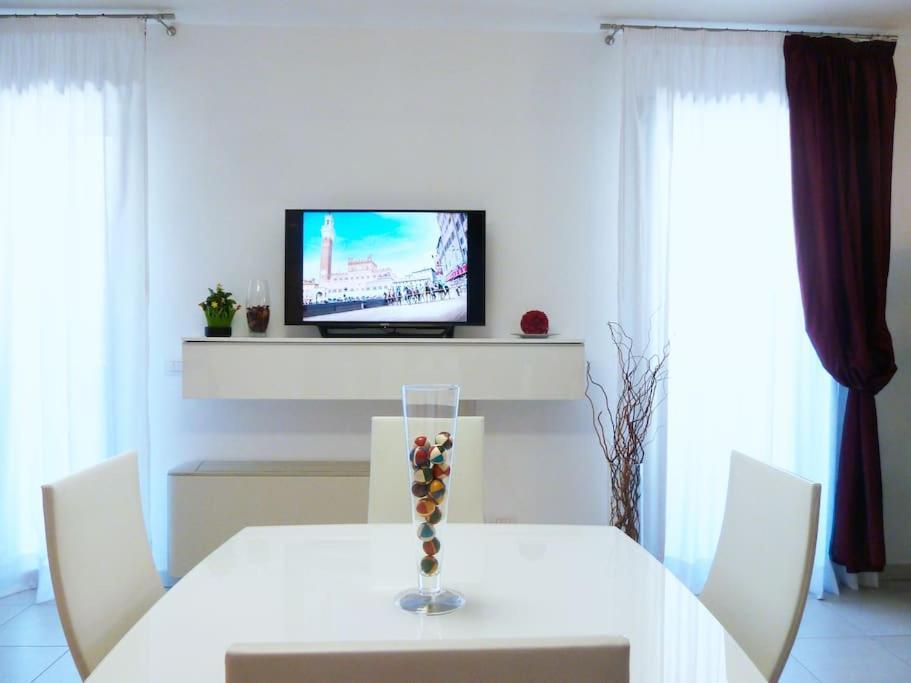 Modern & Strategic Apartment Siena Exterior foto